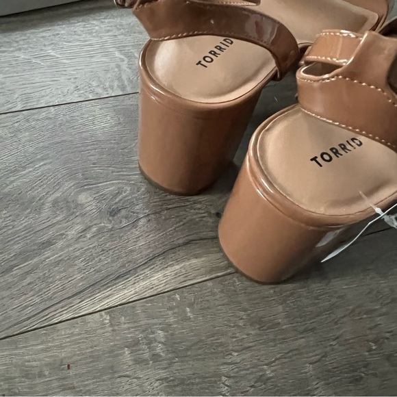 Torrid Extra Wide Width Tan Platform Sandals NWT - Picture 6 of 8